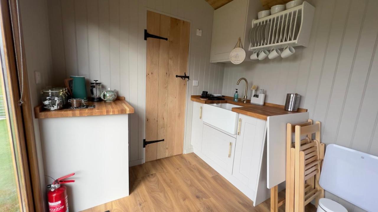 Shepherds Hut At Cedar Gables Lamberhurst Kültér fotó